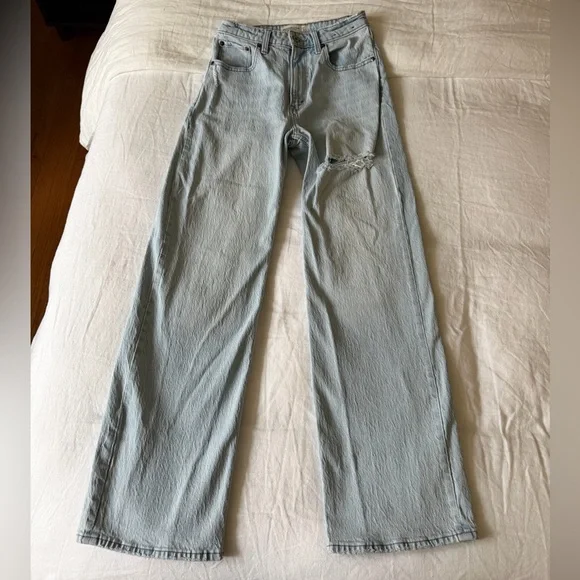 Abercrombie & Fitch curve love the 90s relaxed jean, high rise, light wash - Picture 4 of 6